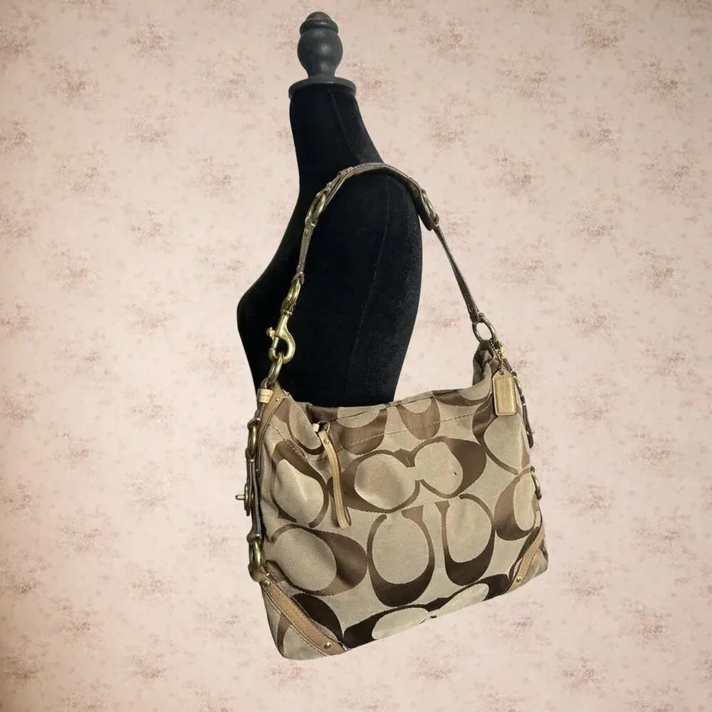 Coach Carly Hobo Beige Signature Canvas and Leather shoulder bag - Picture 2 of 10